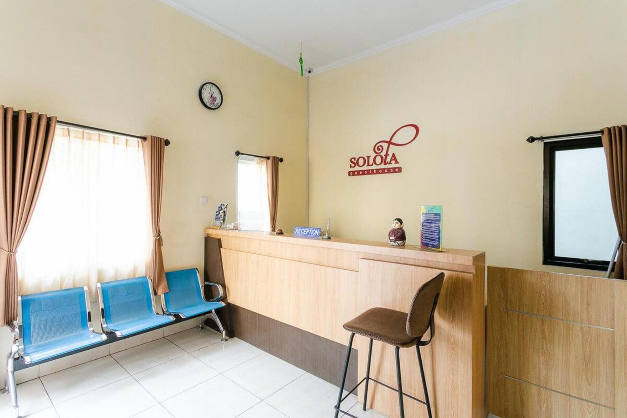 Готель Reddoorz Syariah Near Purwosari Train Station Surakarta  Екстер'єр фото